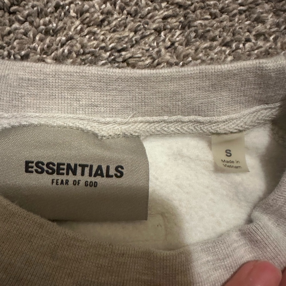 Essentials crewneck - Picture 3 of 3